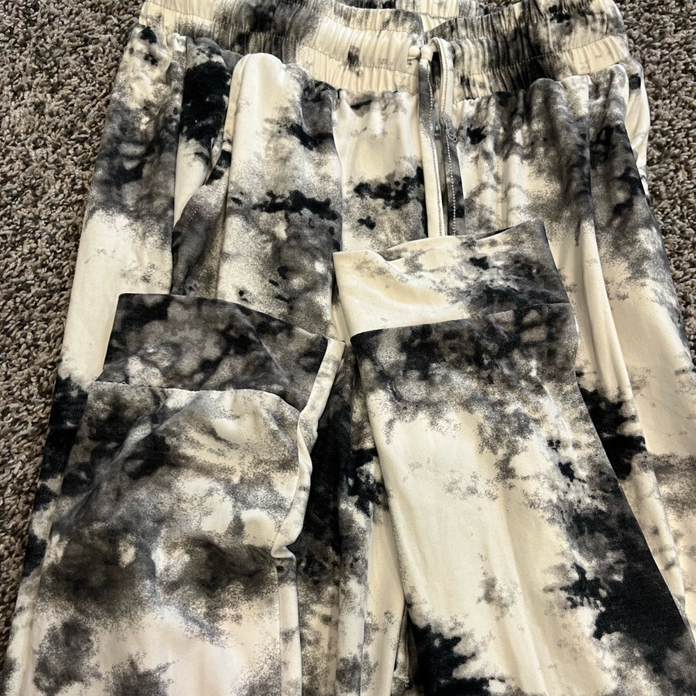 Black and White Tie-Dye joggers super soft - Picture 2 of 3